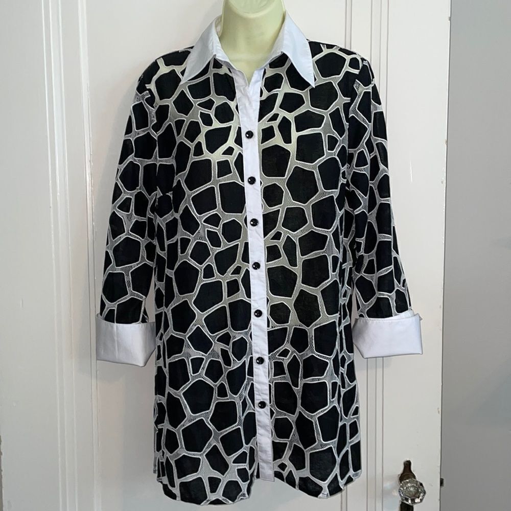 Mishca black & white cotton/polyester long button down‎ shirt with 3/4 sleeves